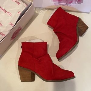 NIB (7) NOT RATED red faux suede pointed booties zip slouchy 3” stack heel pixie